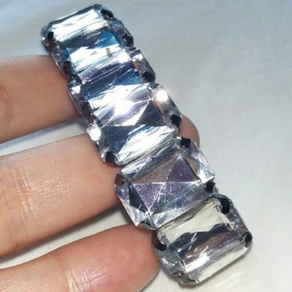 *FREE! Fashion Statement Stretch Bracelet - Picture 1 of 8